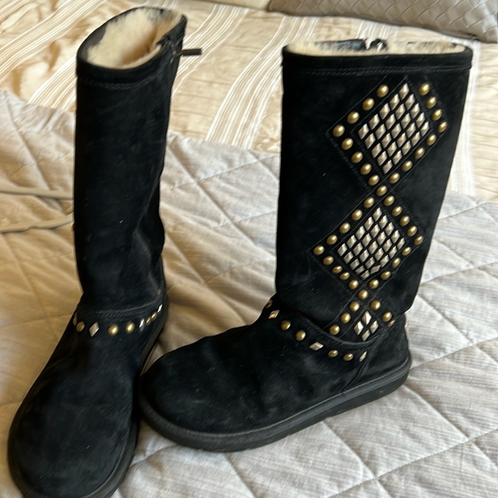 Ugg medium height boots